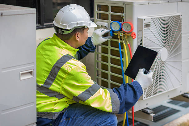 Professional Hvac technician working in Greenfield Park, NY
